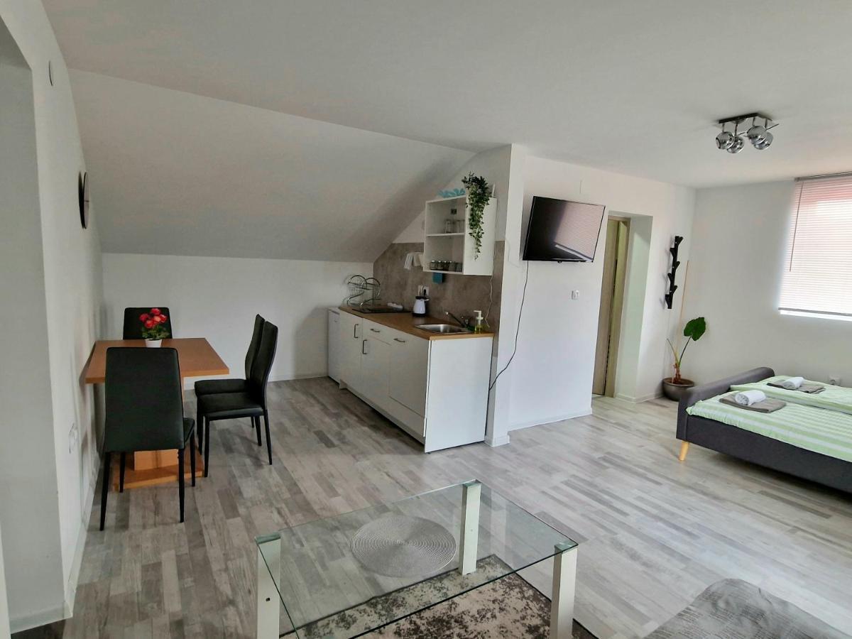 Apartman Castle Tusilovic Esterno foto